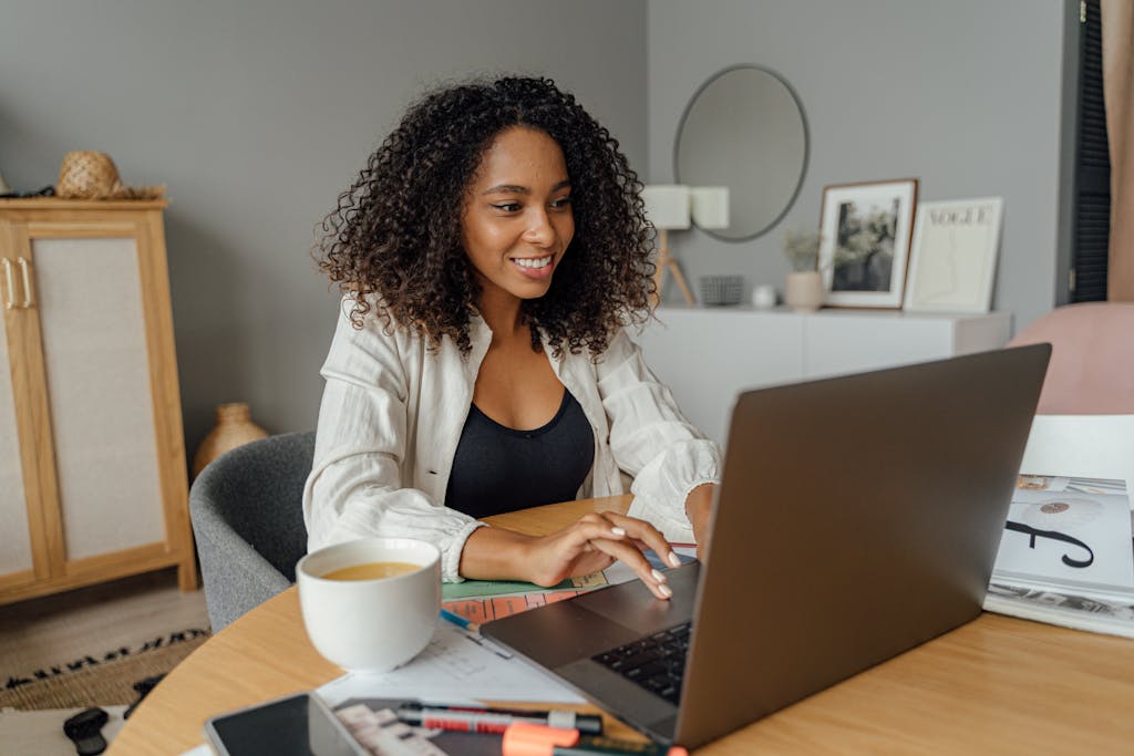 Student using ChatGPT to earn $50 a day online